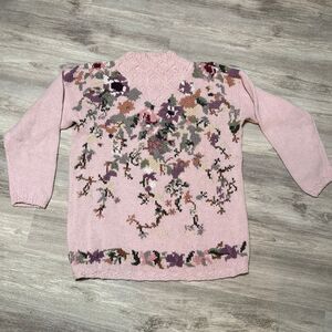 Garland knitwear beautiful embroidered knit sweater size M‎